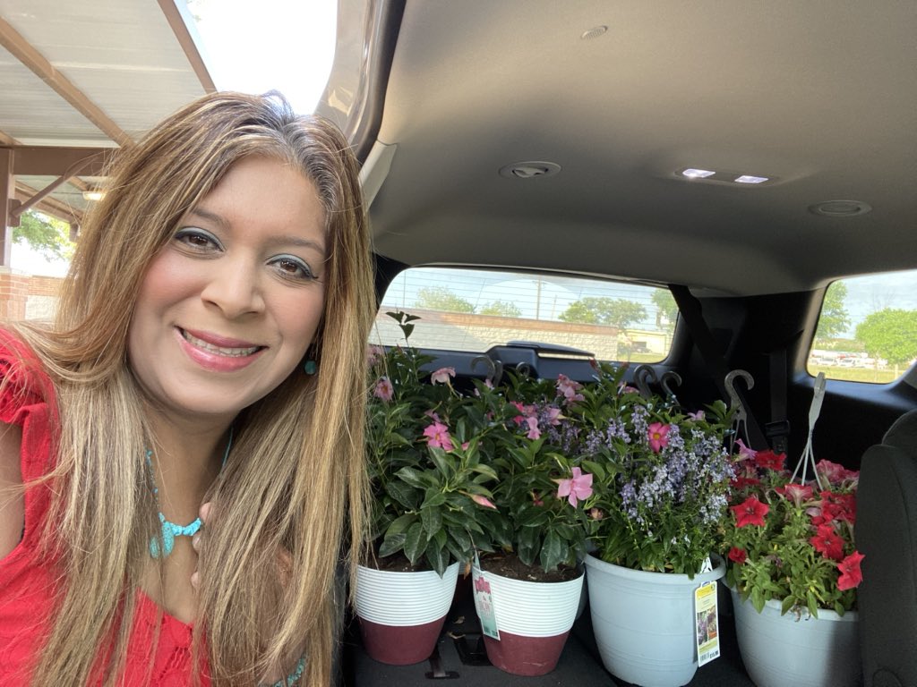 educategalore's tweet photo. I have the most incredible rock star leadership team! We embarked on a mission to visit our #teachers at their homes &amp; deliver some love! 💜#TeacherAppreciationWeek2020 #LoveWorks #Joyfulleaders #weareoneteam #ChampionsForStudentsAndTeachers #principalsinaction #NextLevelImpact https://t.co/rjj768FzHe