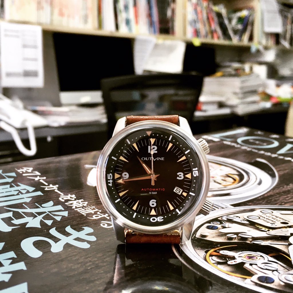 powerwatch's tweet photo. 1週間ぶりの会社❣️ 雑誌や資料の山に囲まれていると、やっぱり落ち着くなぁ〜😙
Ref.YK18001-1(BLACK)
¥49,500
https://t.co/CDxryubdwe
#outlinewatch #コンプレダイバー1960 #ダイバーズウォッチ #diverswatch https://t.co/X7ha85nwCq
