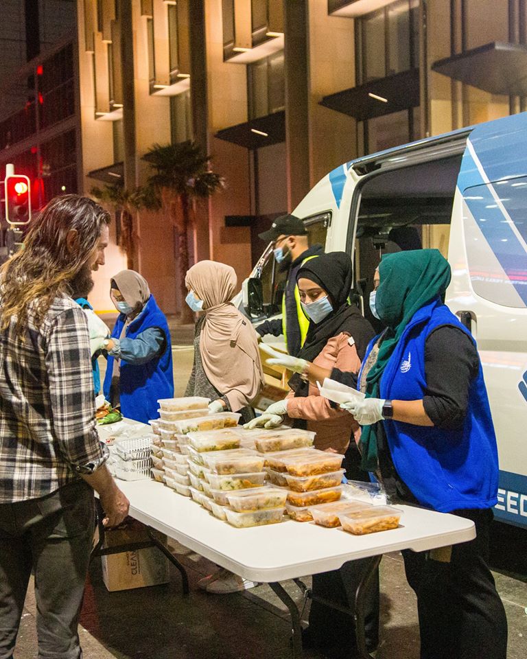 broinneed's tweet photo. A few snaps from our previous Saturday night program.

Helping out members of our Homeless community.

Once again, we'd like to thank the team at @IslamicReliefAu  for coming down and assisting us 🤲🤲🤲. https://t.co/PhpU3AbMln
