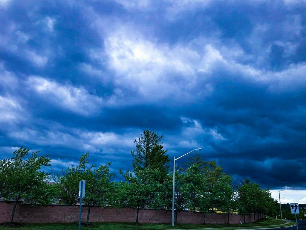 judgep15's tweet photo. Ominous clouds yesterday were really testing how quickly I could get through the lunchtime run ๐ณโ๐๐ป
#RunVA #wfh #Hustle #AdobeLR https://t.co/KExcjRZhjs