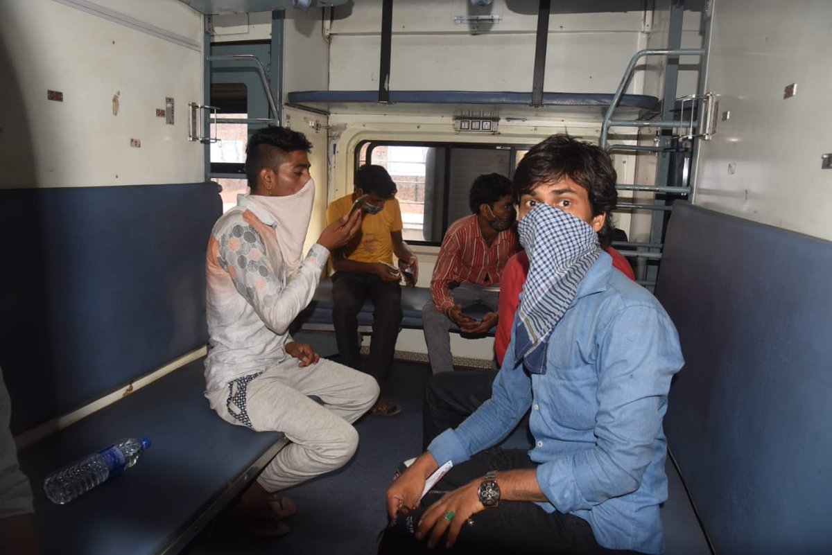 dip_goa's tweet image. Glimpse of Migrants leaving for Gwalior. @Coll_NorthGoa Smt. R.Menaka, IAS was visited the rails station and took a review. Cheers to our #CoronaWarriers @DGP_Goa @Coll_SouthGoa @DrPramodPSawant
