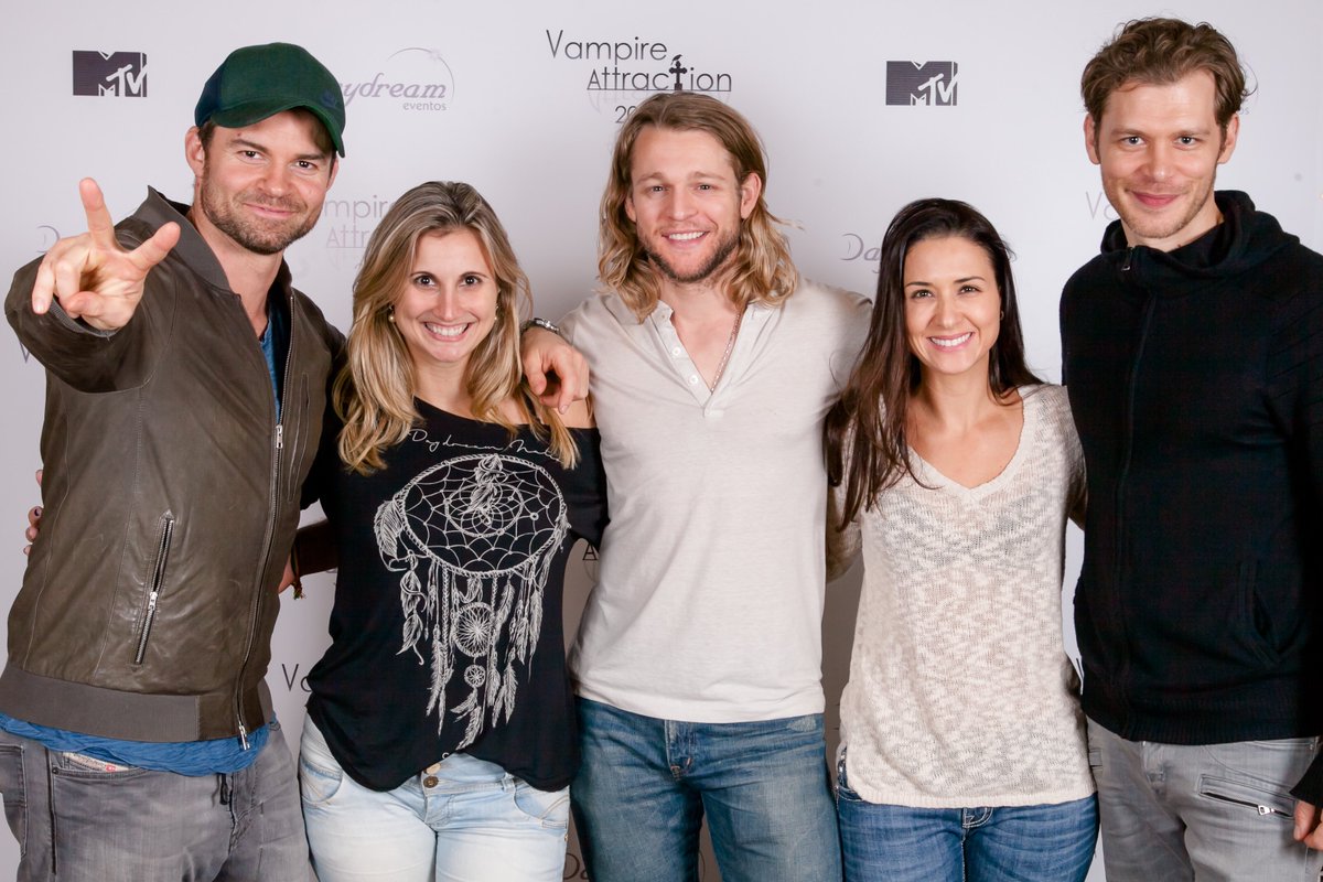 Esses dias de Maio sempre me deixam com saudade das VAs, pois sempre aconteciam por essas datas. 
Saudade dos melhores eventos do mundo (modéstia à parte 😜) e dos melhores fãs do mundo. Saudade realizar sonhos. #tbt #VampireAttraction #DaydreamMemories 
instagram.com/p/B_5vCuyJk-b/