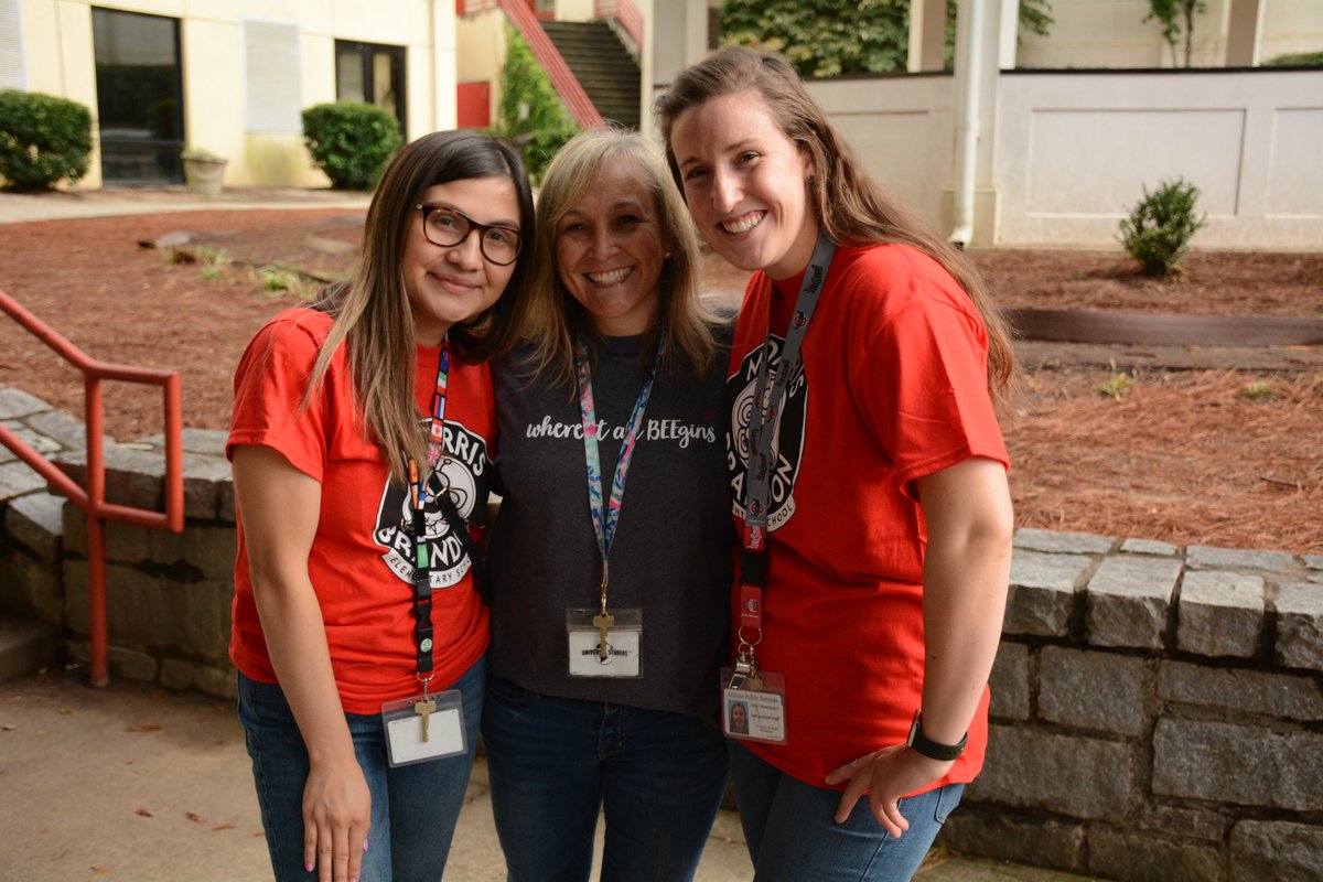 dehutson7's tweet photo. The staff that works and plays together, stays together. We ❤️❤️ our colleagues! @jbland100 @MsEkpere @MsSmall2016 @SuLambCoach @APSBrandonBees @MorrisBrandonES @BrandonIBPYP 
 #MBthrowback #ThanksAPSTeachers #BrandonThrowback https://t.co/uOhmvskIxg