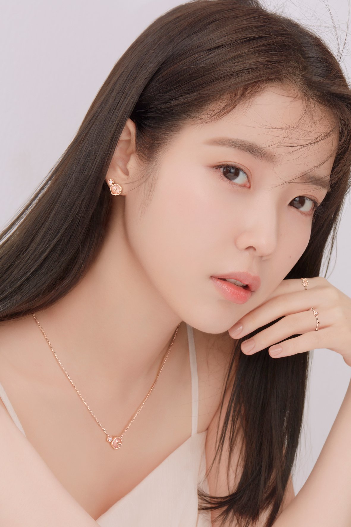 [OFFICIAL] IU 아이유 - Page 572 - k-pop - Soompi Forums