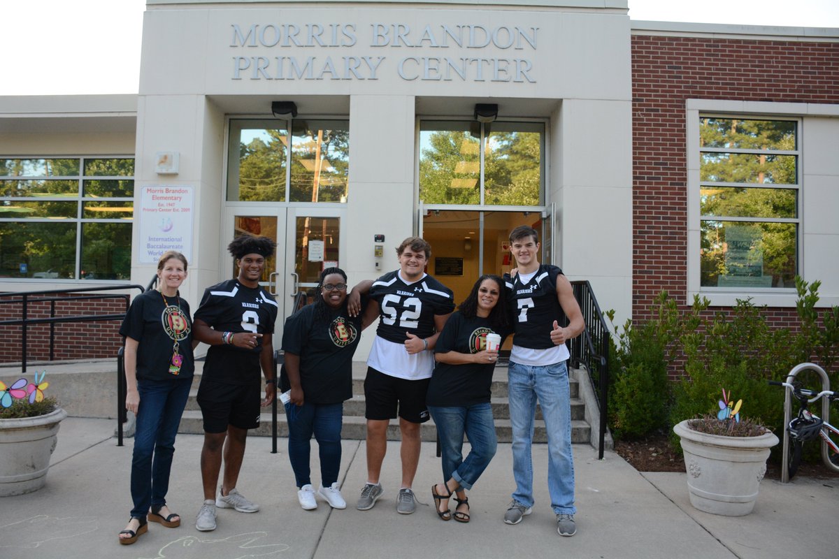 dehutson7's tweet photo. That time when @APSNAWarriors stopped by to support the Brandon 🐝🐝carpool crew. Thanks for your support! @jbland100 @MsEkpere @MsSmall2016 @SuLambCoach @APSBrandonBees @MorrisBrandonES @BrandonIBPYP @mb_counselor #MBthrowback #ThanksAPSTeachers #BrandonThrowback https://t.co/bWERbT2ivG