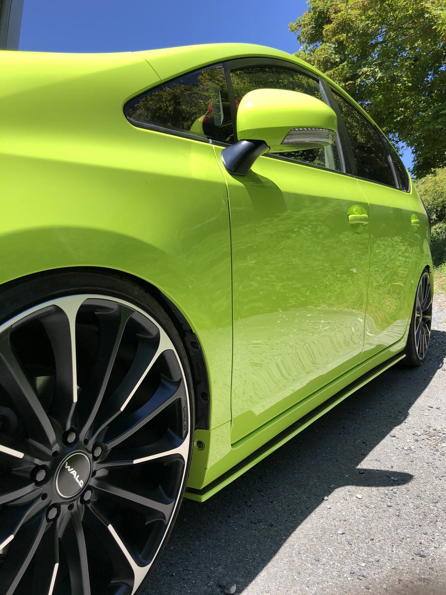 EightRangers8's tweet photo. モデルチェンジα
［アマガエル🐸使用］w
#サーモテクトライムグリーン 
にオールペンしました☆
GWの暇な内にセコセコとw

#ふくおか #福岡  #オールペン #prius #priusα #priusv #eightpaint https://t.co/aYwTm2NdIp
