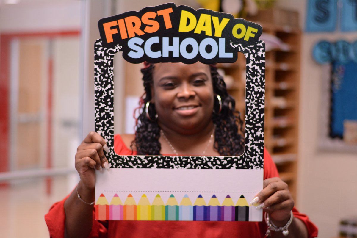 dehutson7's tweet photo. My right and left hands! I miss your smiles and office cheer! @jbland100 @MsEkpere @MsSmall2016 @SuLambCoach @APSBrandonBees @MorrisBrandonES @BrandonIBPYP 
 #MBthrowback #ThanksAPSTeachers #BrandonThrowback https://t.co/up03Etsx0O
