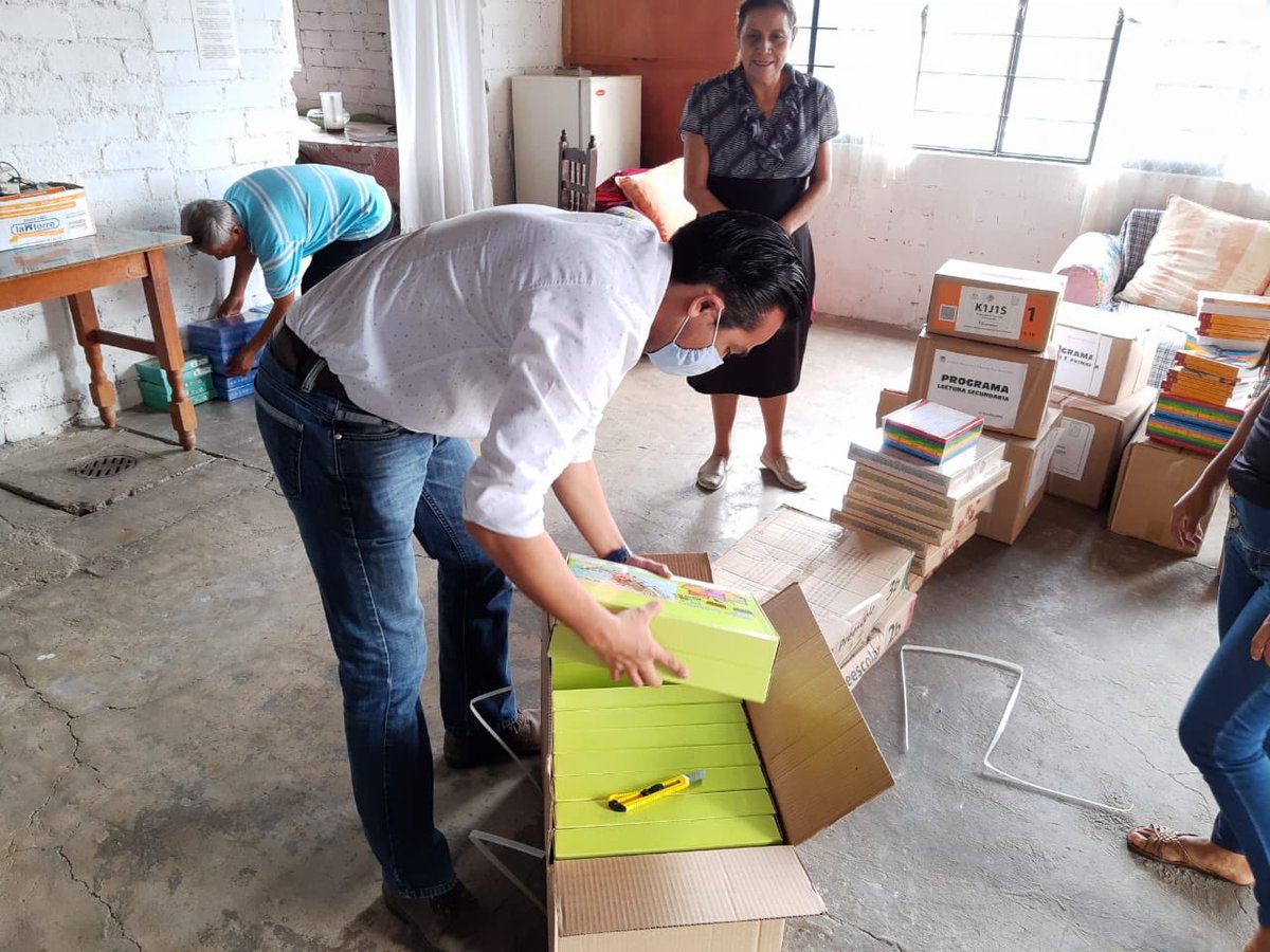 jorgeoropezaoax's tweet photo. Estamos listos y listas para que, al final del confinamiento, arranquemos el programa de #BibliotecasVecinales en los #4Sectores de la #ColoniaAurora. Con #precaución y en #equipo #ConstruyamosBuenasNoticias. https://t.co/uq3zP0ckEJ