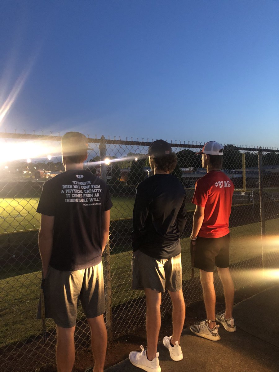 12cougarfan's tweet photo. Saying goodbye to a dream
#heartbreaking
@RhoneyEaston @__k_smith06 @dstike_1 @AlexCentralHS 
@AlexCentralBase @ACcougarsports 
#bethelightnight https://t.co/g7S0XNsecJ