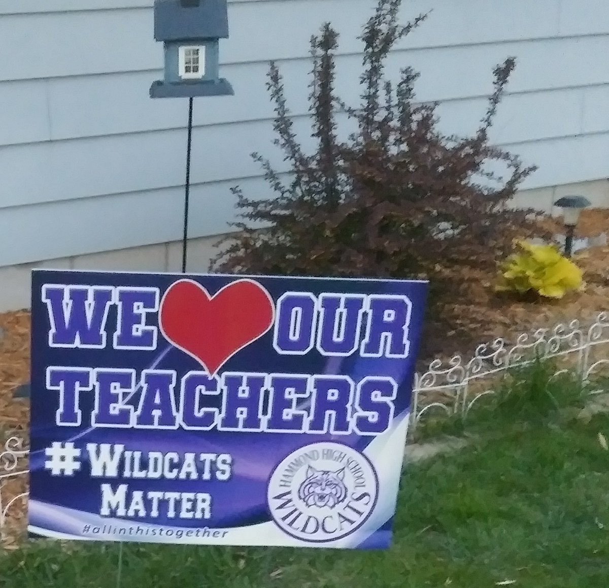 hhsuwardi's tweet photo. I received a wonderful surprise today! Thank you Hammond HS admin! @DrGoodlow @malline_morris @sean_kinsey #WildcatsMatter https://t.co/9ehZgoqw5b