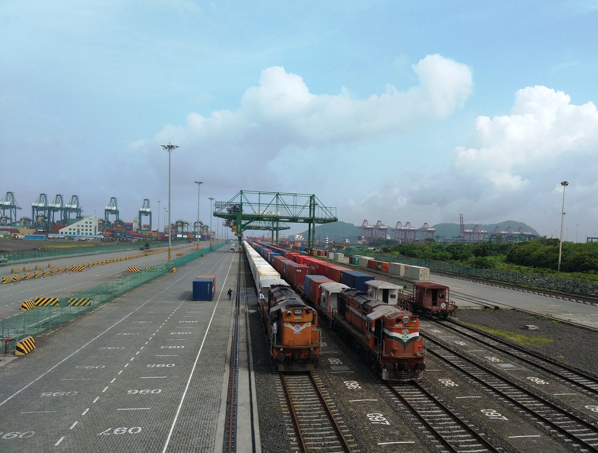 PSAIndia1's tweet photo. PSA Mumbai recorded another milestone in April 2020 as 21.5% of total throughput was transported by rail  - 10,721 TEUs were handled on 94 rakes.  #indiaismoving #reduceroadcongestion @JNPort  @shipmin_india @RailMinIndia https://t.co/Z7ysCMcvd4