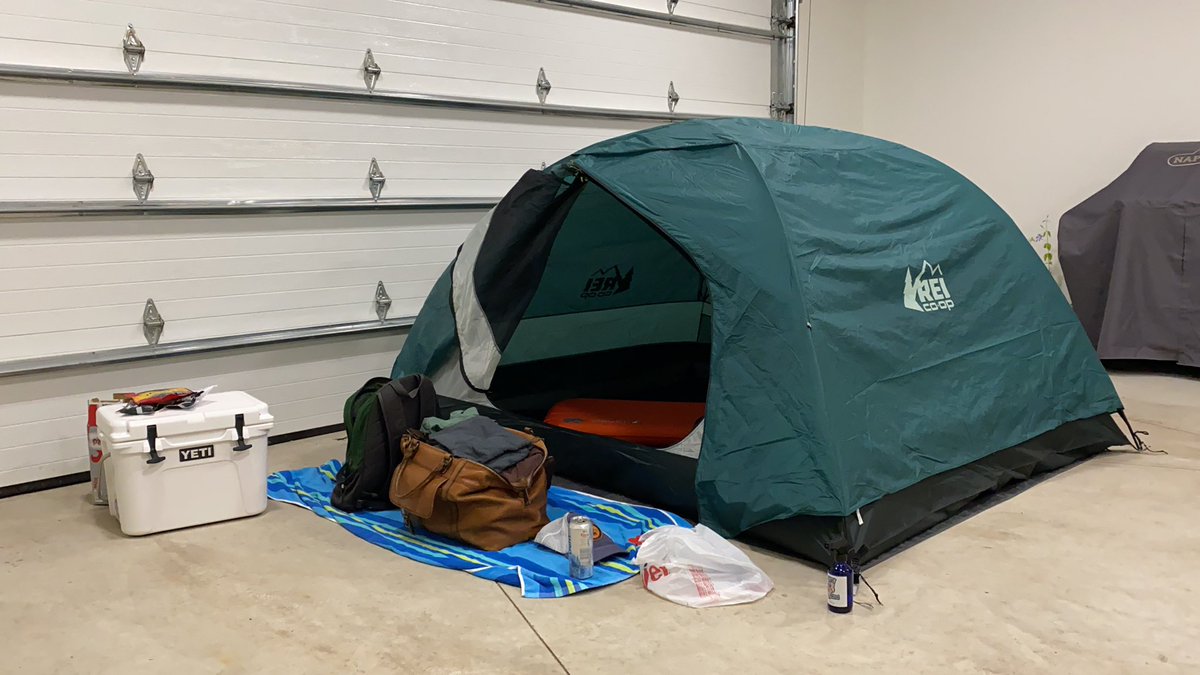 JonathanDominck's tweet photo. ER doc quarantining #coronavirus #QuarantineLife #emergencymedicine #garage #keepgoing https://t.co/yHHYKnEkSE