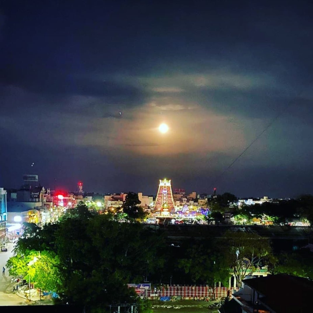 The #ChitraPournami moon last night over the Kapaliswarar Temple in Mylapore! 😍😍😍