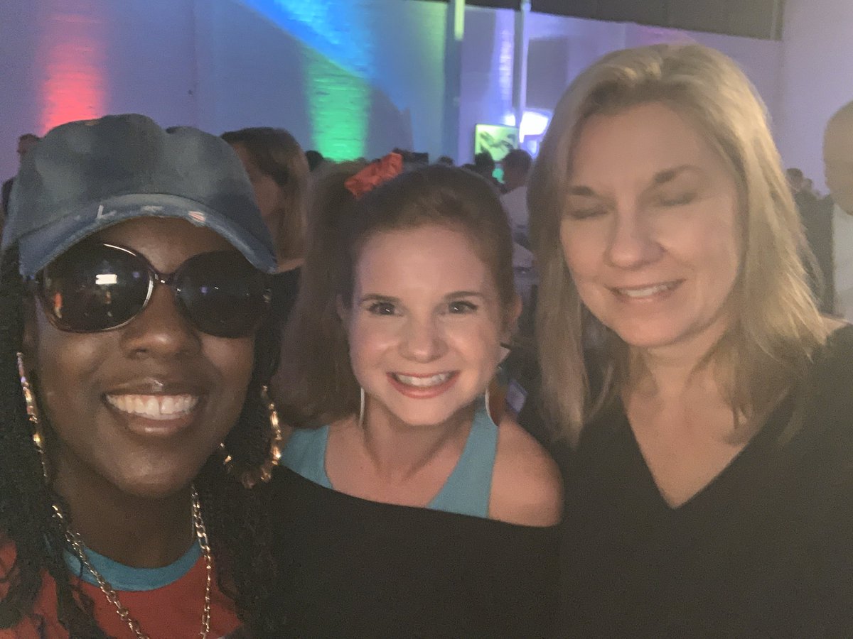 MsSmall2016's tweet photo. 💕🐝💕TBT 💃🏾more MB Auction 2019💃🏾 was🔥&amp; raised 💰💰 for our 🏫! More 📸 to post💕🐝💕#brandonthrowback #thanksapsteachers @jbland100   @MsEkpere @mbpcaps  @MBrandonGT @CoachPatton3 @mb_counselor @apsupdate  @TracyBu59280112 @CatesMurphy @arubado11 @IBinAPS #memories https://t.co/SSjfazJRCG