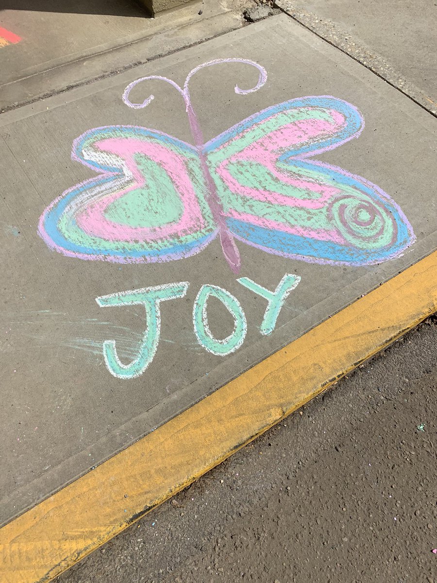 tinabee_77's tweet photo. “Chalking for Seniors” 9th building - Ironwood Estates ~ highlight was when a resident came outside with her mask on &amp; said that we had made her day a little bit brighter #covidwellnessyeg #edmontoncares #stalbert #foundationsofgratitude @glenrosefdn @StolleryKids #yegkids #yeg https://t.co/UT1TFYSn7X