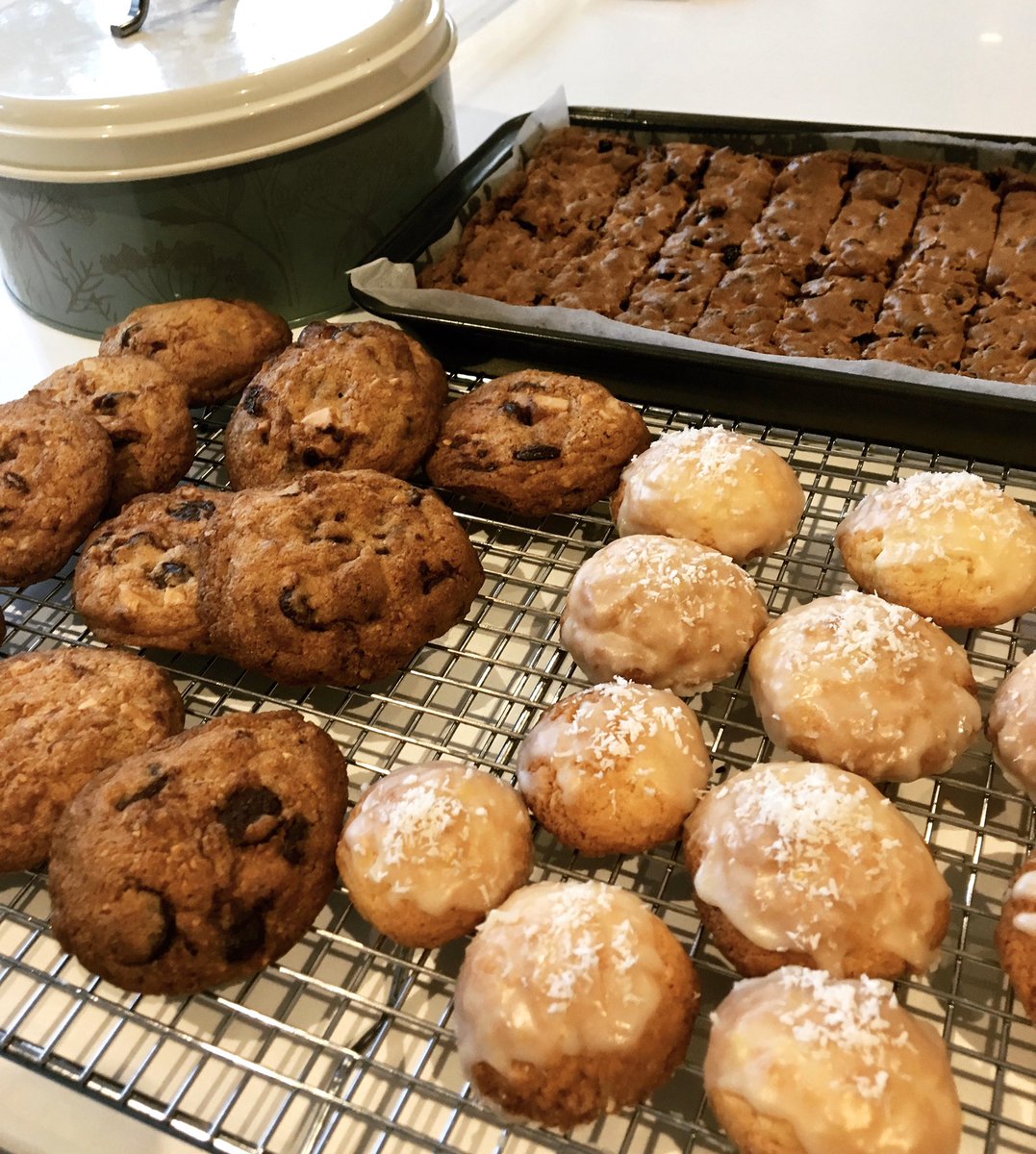 Biscuits for Mother’s Day - Chocolate Chip, Mrs Atkin’s Marvellous Fruit Slice and Passion Fruit Shortbread with Lemon Icing (ran out of passion fruit). All recipes in The Cook’s Companion, book or App. Happy Mother’s Day!

stephaniealexander.com.au/cook-companion…