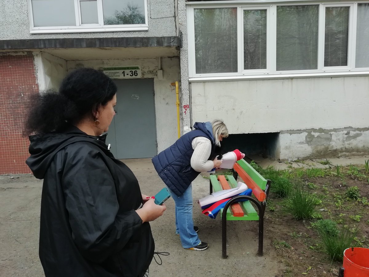 Подготовка к 75 летию, юбилею ВЕЛИКОЙ ПОБЕДЫ 9 МАЯ. Развозим и раздаём флаги для жителей  Заволжского РАЙОНА.