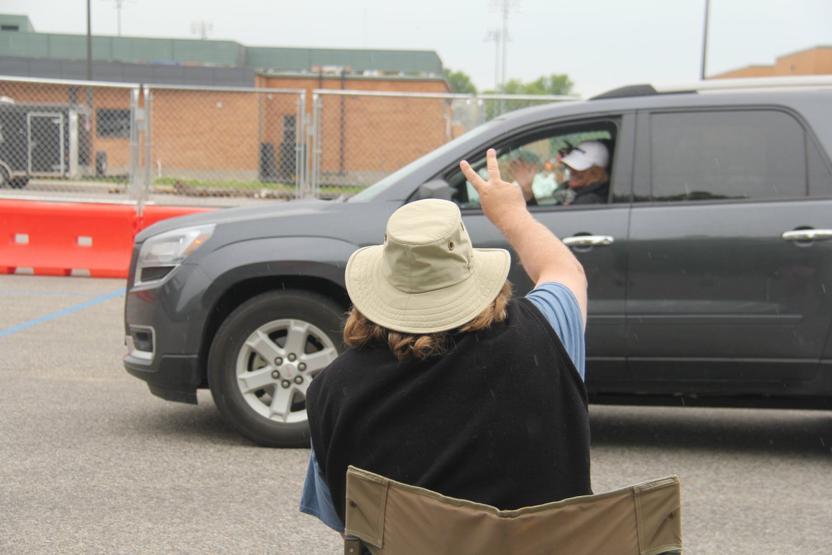 lhsbudget's tweet photo. LHS faculty offered graduation caps and gowns and well wishes as seniors attended a drive through event today at LHS. Seniors whose last names begin with L-Z can pick up their graduation gowns noon-3 p.m. Friday.
More photos at https://t.co/G4mU85QxMo https://t.co/t1cdAx9Kzd