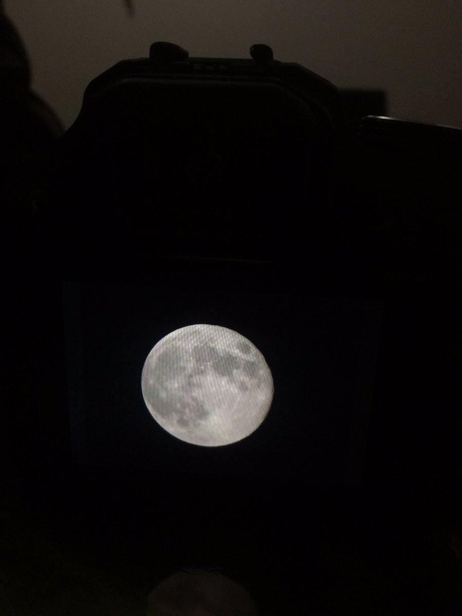 Wilmanaro's tweet photo. La súper luna de hoy desde mi balcón. https://t.co/5x8UeQi6VD