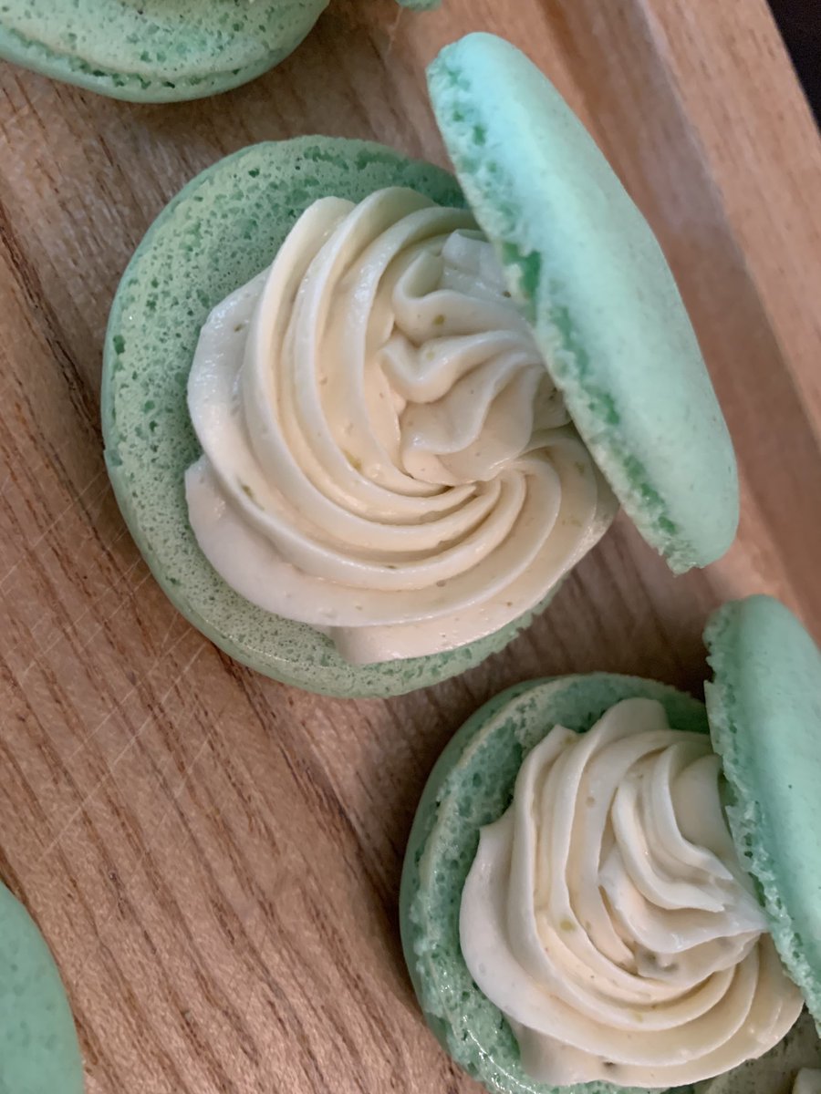 cisa_cisah's tweet photo. End results 👇👇👇
Macarons with lime curd and ganache butter cream filling ❤️. Soooo amazingly delicious😋
#limecurd #macarons #salisbakeddelights #30danaradosti #Quarantine
#eat #baking #stayhome https://t.co/JM6FnsvhdA