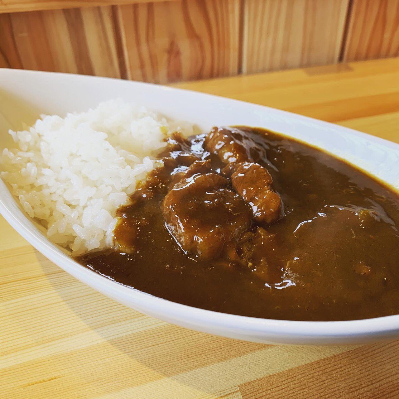 わくわく酒場スキちゃん えっ 今日は全員カレーライス食っていいのか 毎週金曜はカレー の日 わくわく酒場スキちゃんです マイルドだけど結構辛口なビーフカレーは食べてる間にすぐ2杯目が食べたくなる美味さ その他 自家製さつま揚げや西海岸の