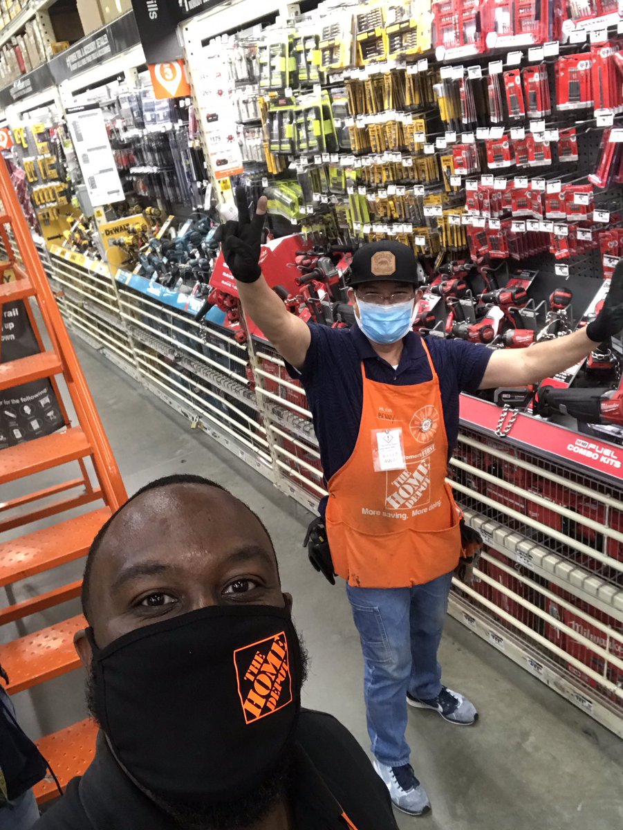 lionel_stevens's tweet photo. Had an AMAZING time with Team Newark today. Thank You for all that you do everyday keeping our Associates/Customers SAFE, and Driving Sales$$$!! #PacNorthProud #D295STRONG #REFUSETOLOSE https://t.co/pB4DC6OHKw