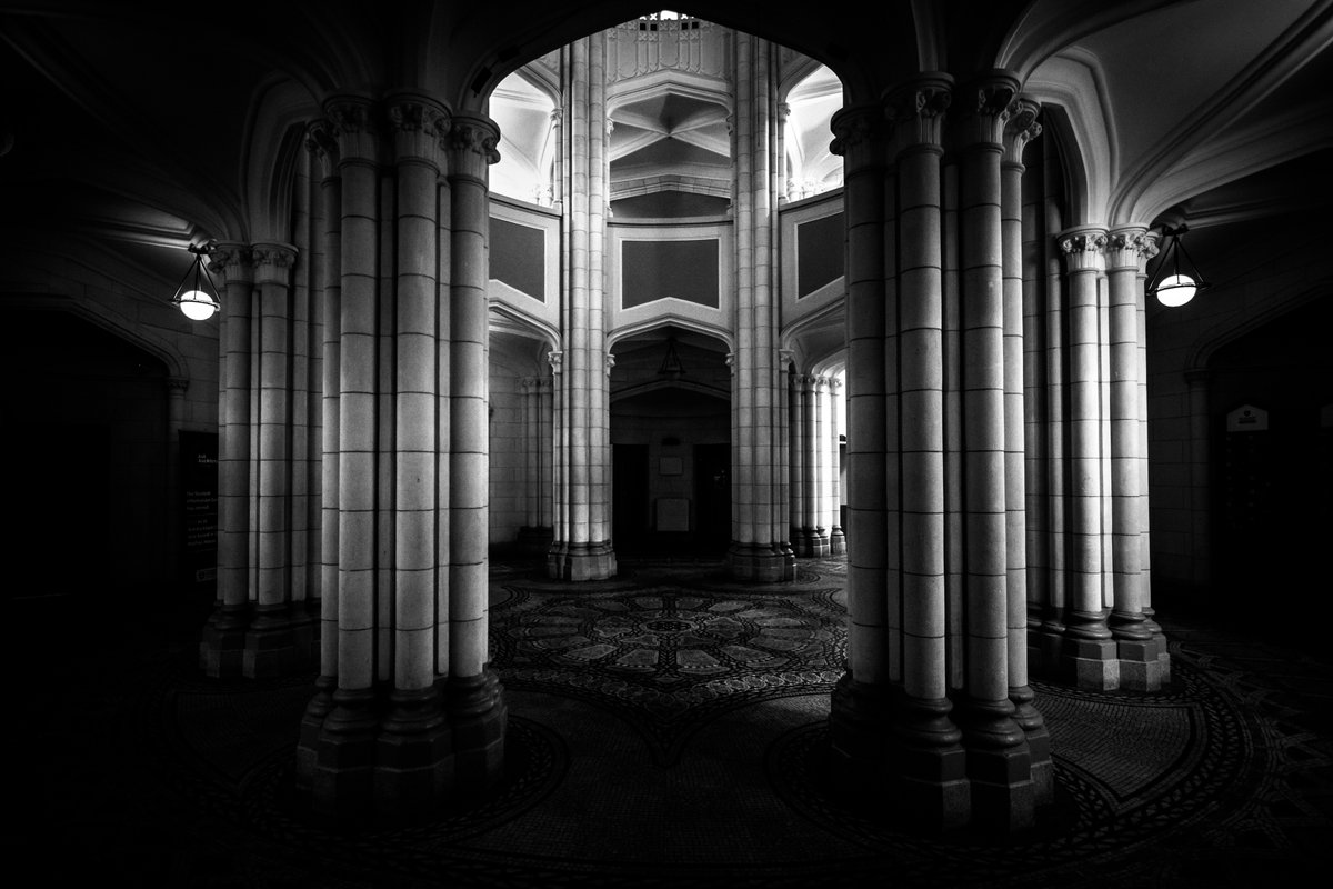 Some  #BitsOfNewZealand buildings lend themselves to wonderful light & shadow  @AUTuni  @AucklandUni