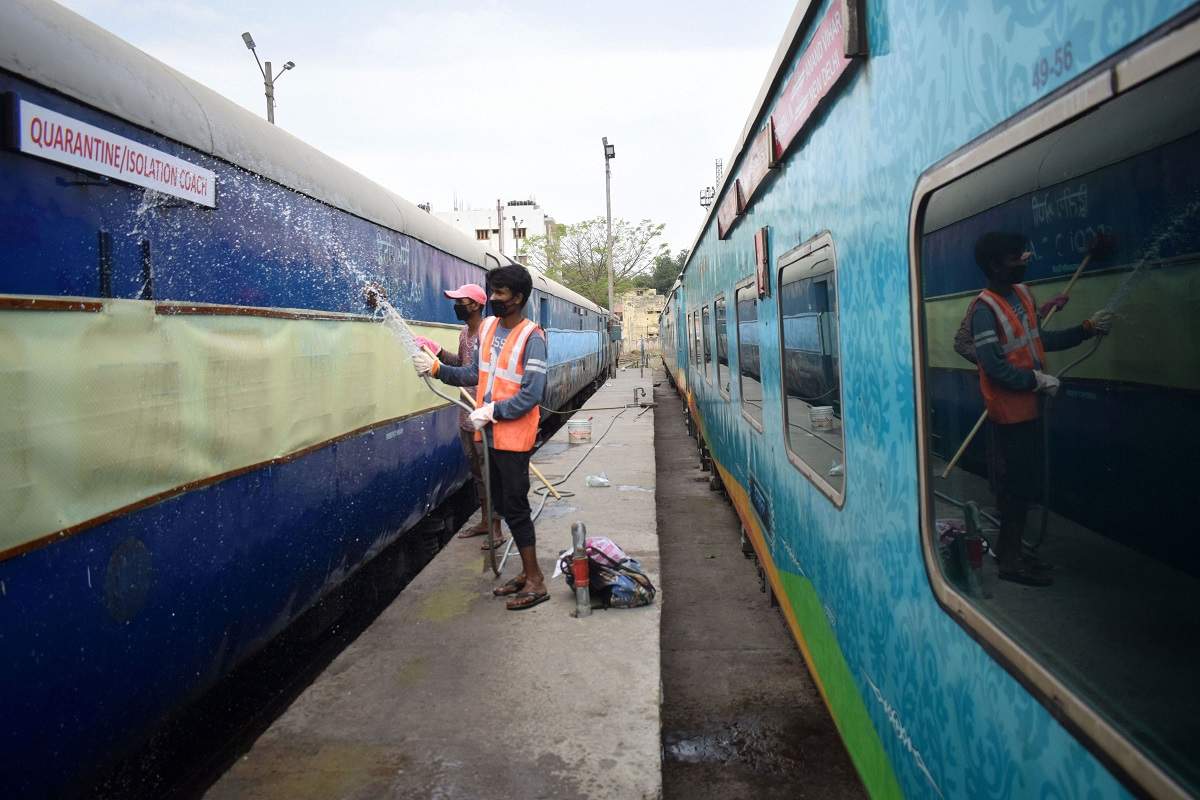 timesofindia's tweet photo. 5,200 rail coaches ready as #Covid care centres 

READ: https://t.co/8Asrqv8ROY https://t.co/lcmjlxhSkw