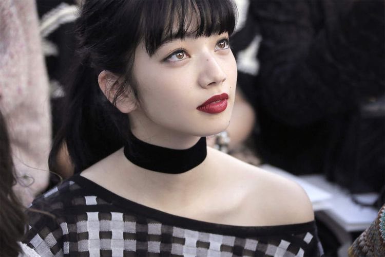 Mm Twitterissa リクエストいただいた小松菜奈ちゃんの Chanelのワンピースのマイデザです 肌の部分は1番明るい肌色に合わせて作ってます あつ森 どうぶつの森 Animalcrossing Acnh Chanel 小松菜奈 マイデザ マイデザイン T Co Rpliauv9ov