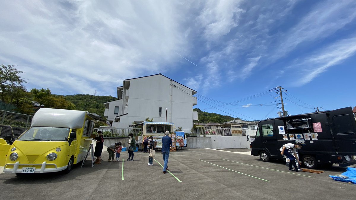 farm_circus's tweet photo. 道の駅から車で約20分、東有野台公園の西隣で、キッチンカーの提供実験が始まったようです✨5月20日までの間、11:00〜17:00まで、日替わりで飲食店がフードを販売なさるそうです���️
https://t.co/DQRRNc7gOv https://t.co/SG0QghsK96