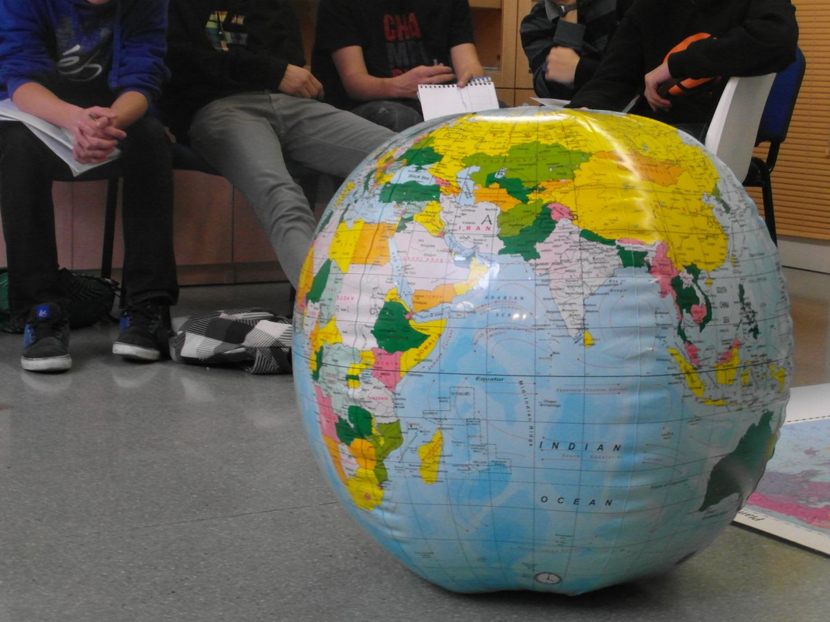 Lafedecat's tweet photo. Si ets mestre i et toca fer classes online,aprofita aquesta crisi #Covid19 per treballar amb una mirada global. Algunes entitats de #JustíciaGlobal ofereixen recursos interessants:
👉🏾https://t.co/0Ymra2gOJu
👉🏾https://t.co/ux6GDKj7mR
👉🏾https://t.co/lpROsVtirT
#EducaJustíciaGlobal https://t.co/GfOFbnFQ0a
