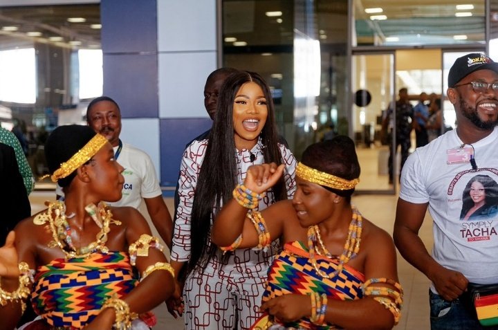 Reuz_Adepa's tweet photo. This tag #TachaTheShowStopper reminds me of her Ghana tour when #UTVgh had to literally stop airing some of their daily programs just to show Tacha's tour. Wonderful memories 😊😊😊 https://t.co/Oso0SPm7LU