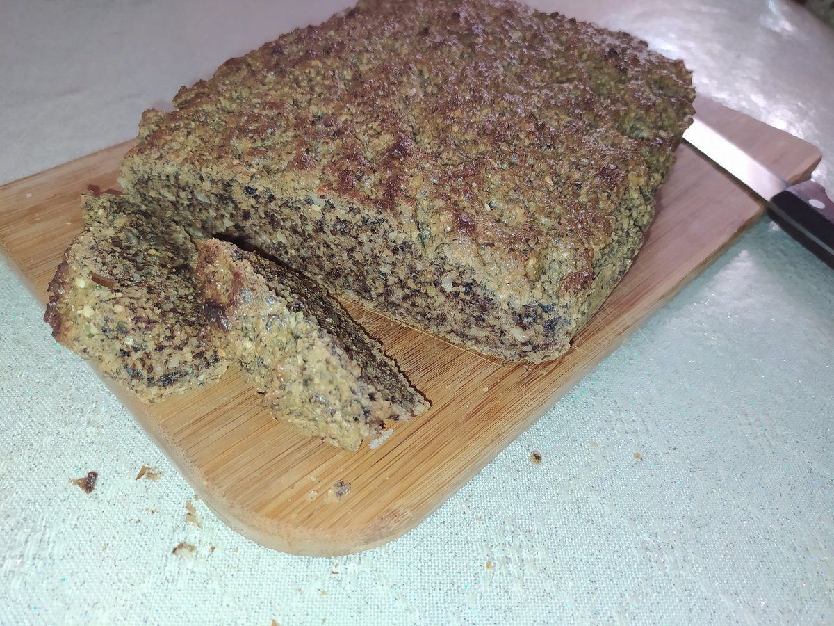 1Aleksandar's tweet image. мх мх мх 
по рецепт од @MirJanesh 
леб од семиња
#seedbread