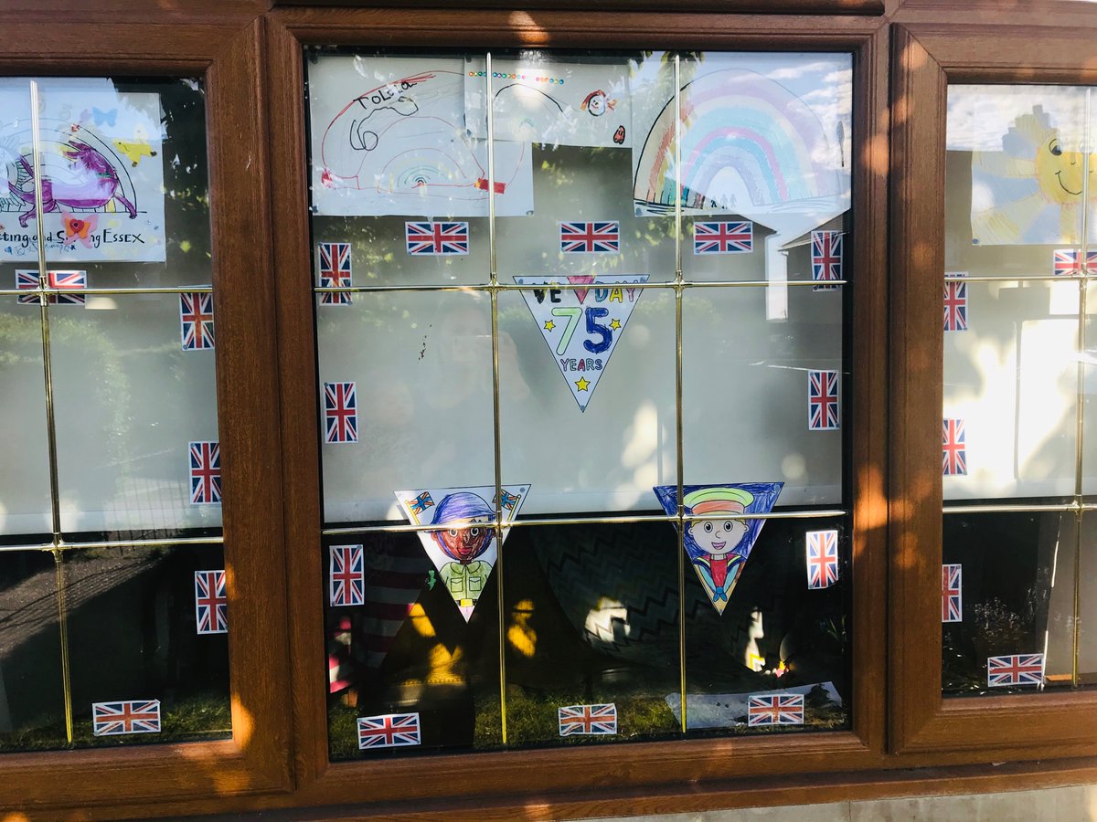Bump2breast's tweet photo. @DilkesAcademy
 busy week for Lola from RP. A few things were volcano experiments 🧪  VE Day decorating 🇬🇧  learning 18 &amp; reading lots 📚 watching Dilkes academy yt videos for learning 🖍 https://t.co/KBAM97dFEs