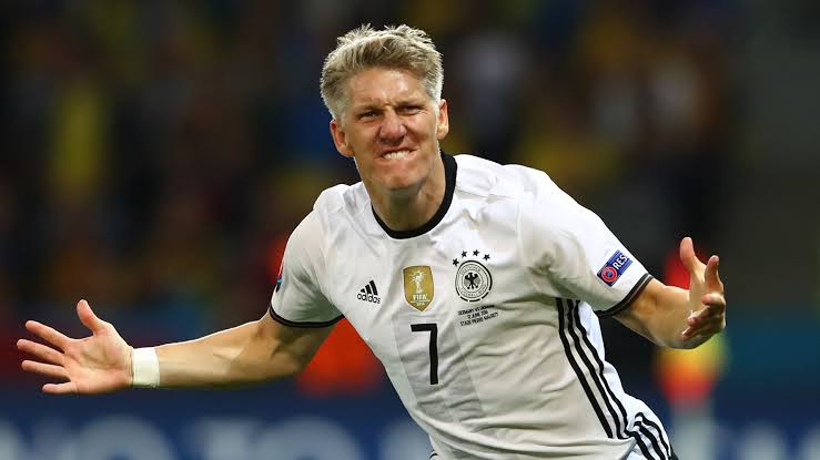 YOUR FAVORITE GERMANY PLAYER?- Bastian Schweinsteiger - Marco Reus - Thomas Muller- Toni Kroos (NOT HERE? MENTION HIM)