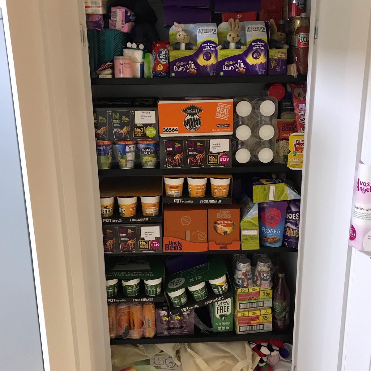 AvasAngels_com's tweet photo. Ava’s Angels continues to support families at @Bham_Childrens @PICU_BCH - providing refreshments, snacks, meal vouchers &amp; toiletries. Last nights visit was a particularly emotional one #clapfornhs Thank you for the continued support from everyone who donates &amp; raises vital funds https://t.co/o96j7MHMiK