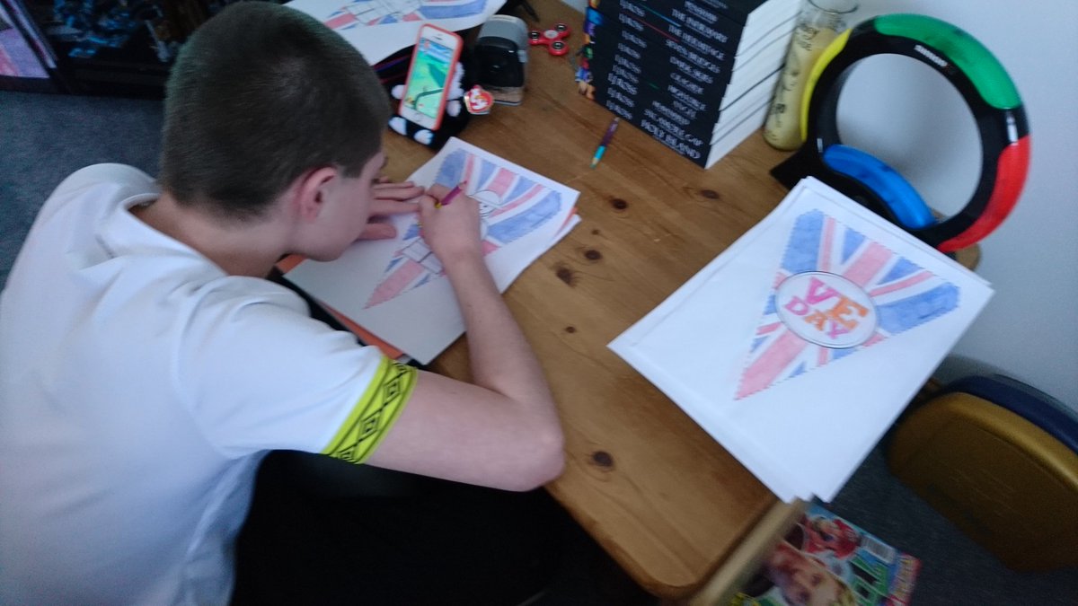 RedKittyB's tweet image. J colouring our bunting yesterday, ready to hang today 😊 @BroughPrimary #BroughHomeLearning