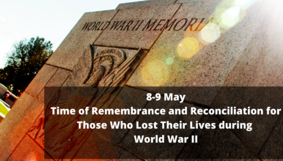 up2universe's tweet photo. On 8-9 May we remember those who lost their lives in WWII. By not forgetting we'll be able to stop🛑from happening again. #students and #teachers commemorate the victims of #WWII. 
#Up2Universe suggested #eduoer 🎞️: 
▶️Collaboration and Resistance in #WWII https://t.co/XGLXA7xbCK https://t.co/mqHY452b9q