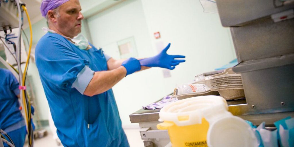 PrelumMedia's tweet photo. “Ik ben een anesthesiemedewerker en werk in de ‘frontlinie’. Volgens sommigen ben ik daarom een held…”

Lees op Prelum Steunt het verhaal van een #anesthesiemedewerker van het Amsterdam UMC.

https://t.co/hkJrM7Zd07

#PrelumSteunt #corona #covid-19 #amsterdam #umc https://t.co/ohn8hkBlhe