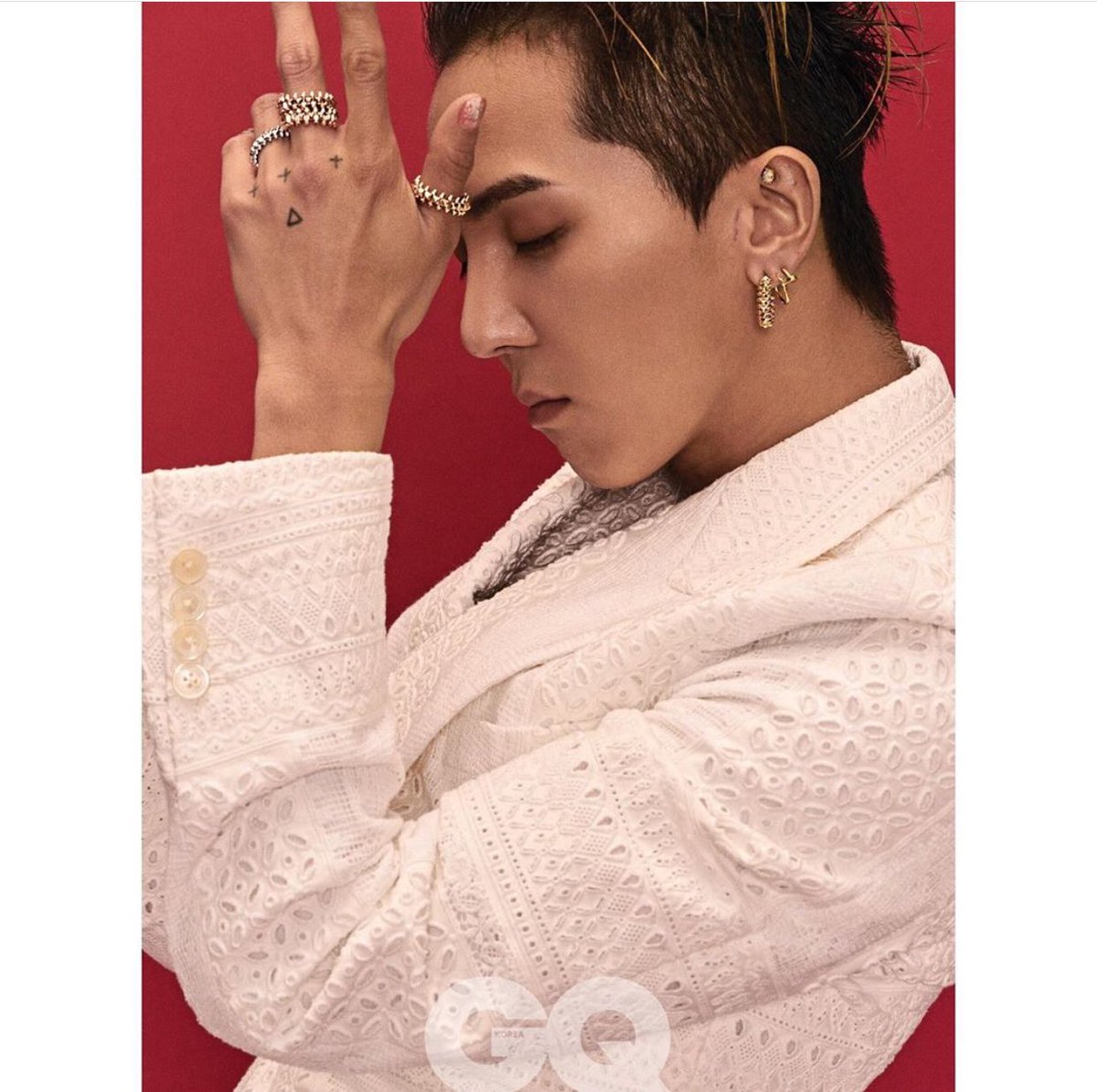 17HPMLi's tweet photo. [AD] ‘มิโน’ในนิตยสาร GQ Korea 
แบรนด์เครื่องประดับจาก Cartiea 
💙#MINO #WINNNER @official_mino_ https://t.co/VDrHAU4mNt