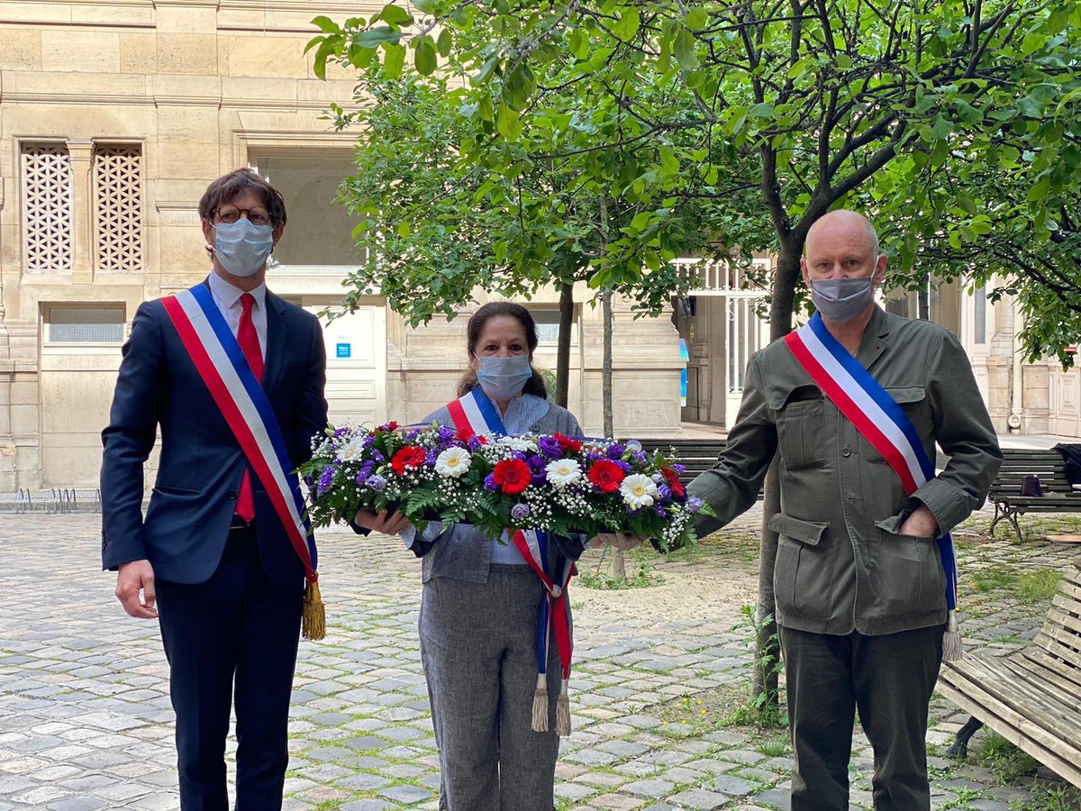Mairiedu4e's tweet photo. 🇨🇵Ce #8Mai, c'est le 75ème anniversaire de la fin de la Seconde Guerre Mondiale.
Malgré le #confinement, le Maire @ArielWeilT accompagné de @evelyne_zarka et @cgirard et d’Alain #Fraitag, rend hommage aux anciens combattants et aux nombreuses victimes. 🇨🇵 https://t.co/4PJi1gGPgo