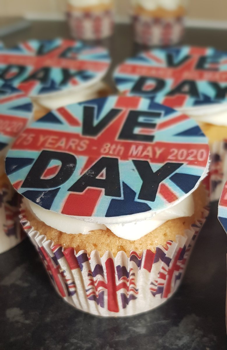 SwissmissCakes's tweet photo. Wishing you all a very special #VEDay75 until #WeWillMeetAgain https://t.co/iViDzLA2ql