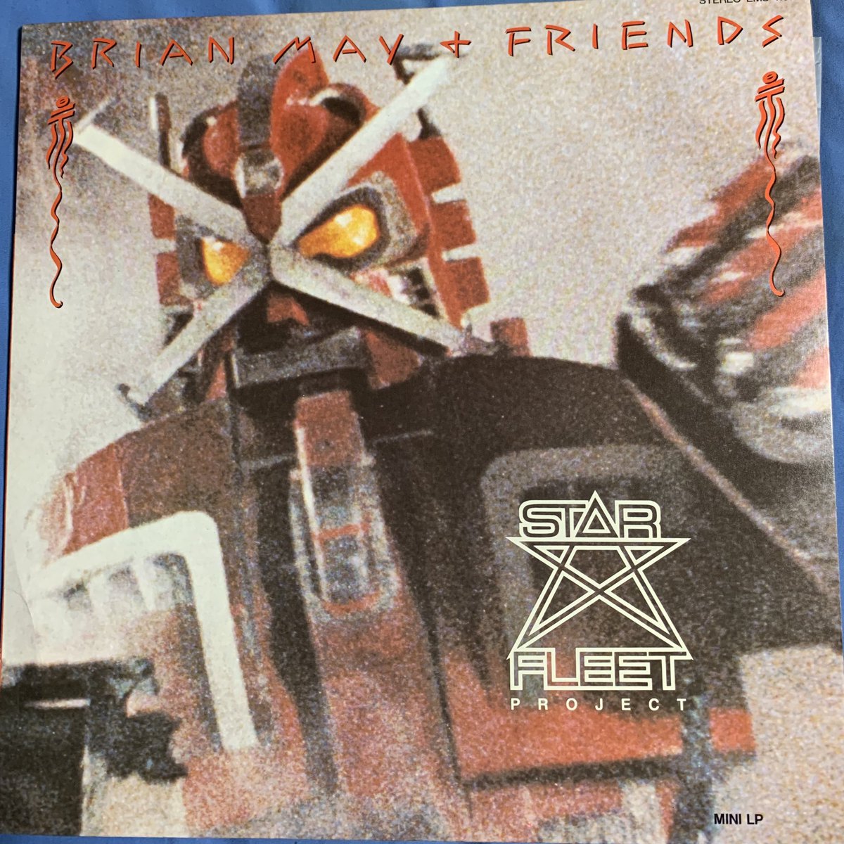 MuvTbDl51nxzoHi's tweet photo. #レコードコレクターVol_12
#BrianMayAndFriends
#Queen
#StarFleet
#無敵戦艦スターフリート
#帯付き殆ど新品
#マニア向けかな
BrianMay初のソロアルバム？彼の子供のお気に入り番組「無敵戦艦スタートフリート」のテーマソングのカバーと言う凄さ。しかもfriendsはGtターにエディバンヘイレンです😳 https://t.co/wVh0qPH5k5