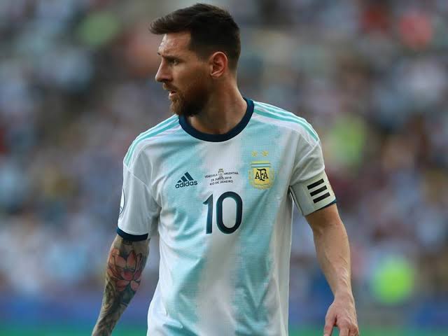 YOUR FAVORITE ARGENTINA  PLAYER?- Sergio Agüero - Lionel Messi - Diego Maradona - Paulo Dybala (NOT HERE? MENTION HIM)