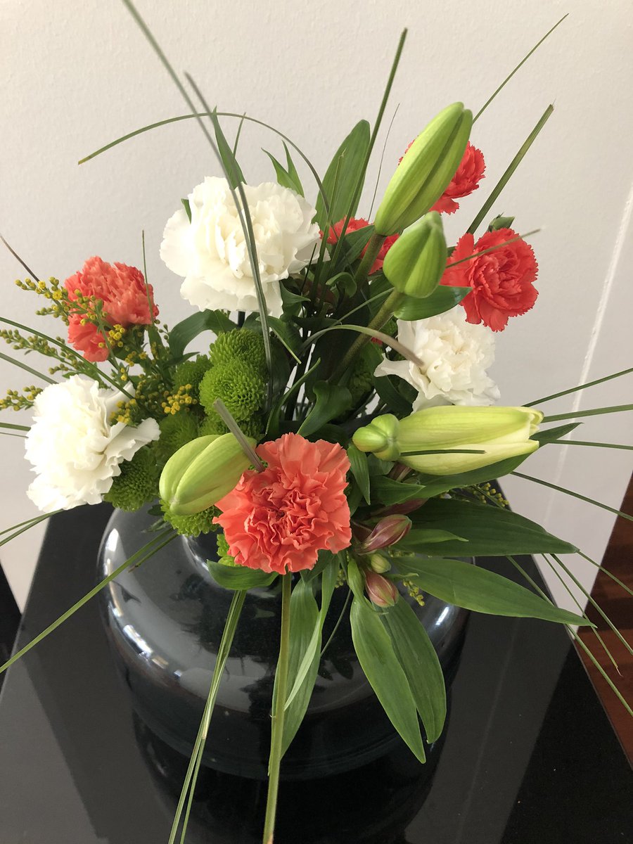 ”April showers bring May flowers.” What a nice surprise and beautiful delivery from <a href="/MSDFinland/">MSD Finland</a>  Managing Director &amp; Leadership Team. Thank you! #happyfriday #feelslikespring #AtMSDImInspired