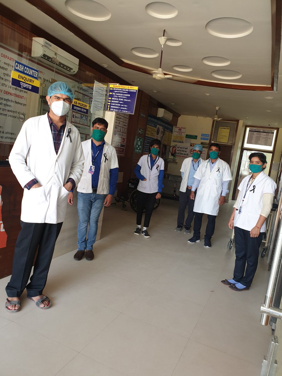 ramtibra's tweet image. In support of DOCTORS AGAINST VIOLENCE by IMA India.
#blackribbonprotest
#BlackFriday
#doctorsunity
@IMAIndiaOrg 
@RajCMO 
@PMOIndia 
@narendramodi