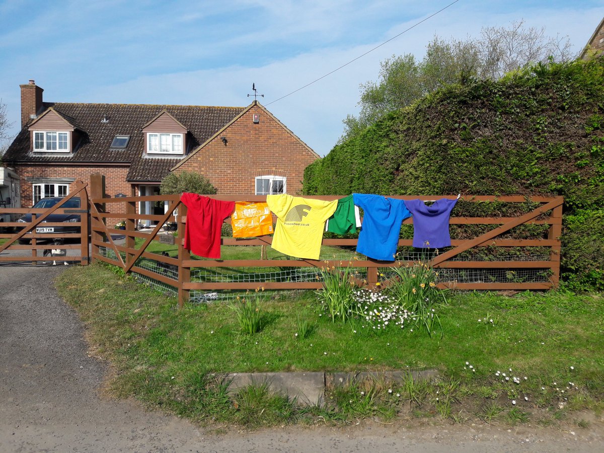 MelScrivin's tweet photo. A quick adjustment and the #RainbowsForNHS becomes #VEDay75 โค A little help from #Wenlock and we're ready for our #VEDayAtHome #StreetParty Why not join us? ๐ถSoundtrack by @ClassicFM of course ๐ #Gamesmakers @GamesmakerGroup @GamesMakerChoir #Gloucestershire #Longney https://t.co/ZoWCk7z0N1