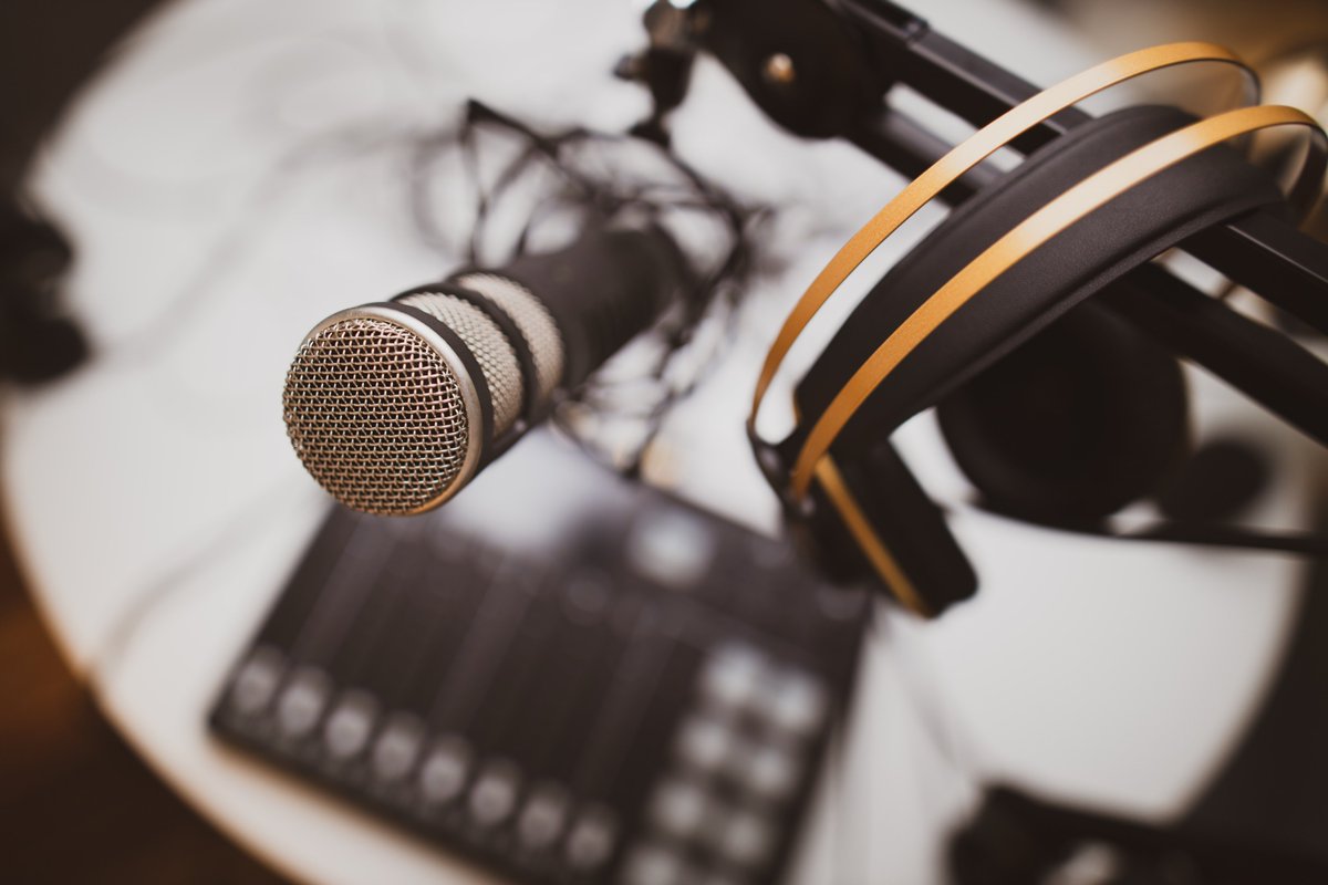 LocumfinDR's tweet photo. Our Founder, @ZuleVuuren, sat down for a chat with James at @GroundFloorLabs  about being a startup in the Medtech industry. Zulé shares about the impact of #COVID19 and how #LocumBase is responding. 

Click the link to listen to the episode
https://t.co/v5WDRoTAgA https://t.co/JcOMc0LJbI
