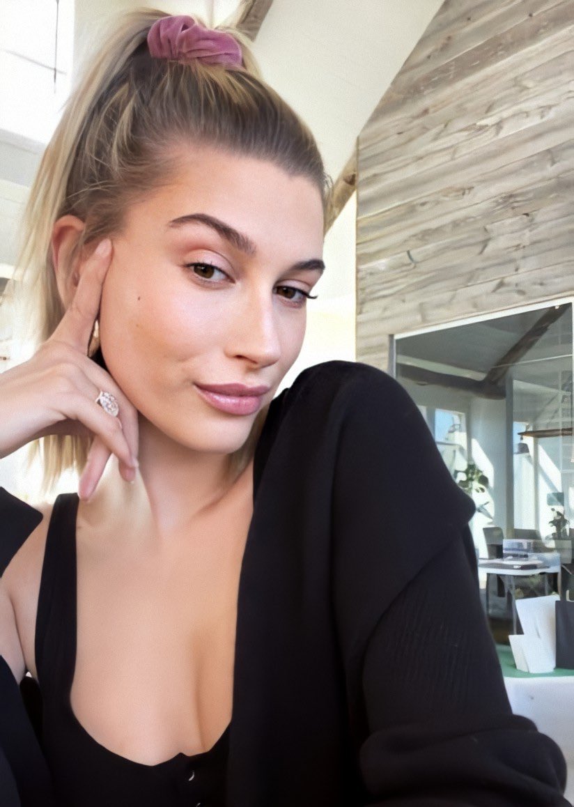 JAILEYSWRLD's tweet photo. Hailey Bieber has been serving so much during quarantine 😍 https://t.co/ky5il0jdFe
