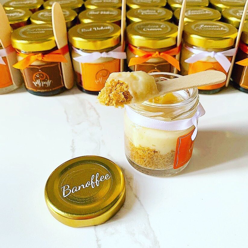 cakedropldn's tweet photo. 🧡 CAKE PUDS 🧡

The perfect little pick-me-up, a box of 6 mini cake jars to send to someone you love, appreciate, or know needs a cake hit!

Order by the end of the day for Monday dispatch! £20 including nationwide delivery...

https://t.co/Q9BOd00F4M

#cakebypost https://t.co/cuqAg2OhCf